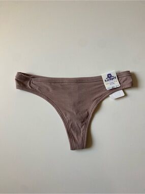 b.tempt'd Women's Seamless Thong Panty in Taupe NWT
